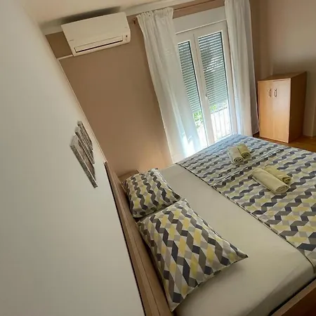 Maja Apartament *