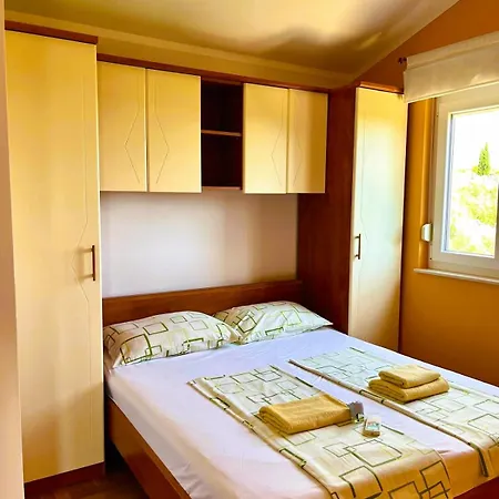 Maja Apartament *
