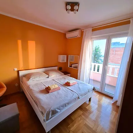 Maja Apartament *