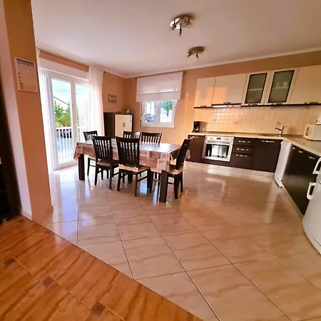 Apartament Maja *