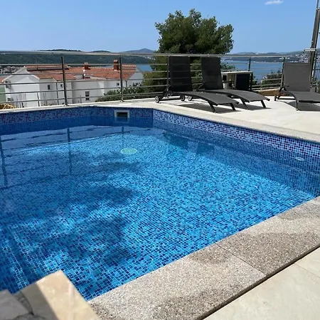 Maja 아파트 트로기르