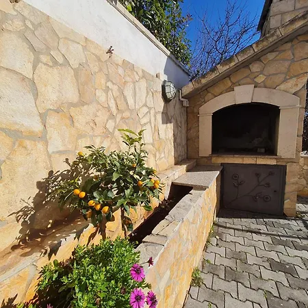 Maja * Τρογκίρ